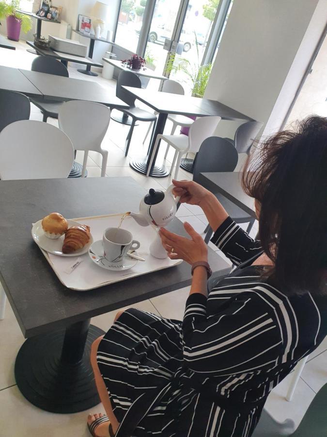Brit Hotel Confort Nevers Centre Gare Экстерьер фото