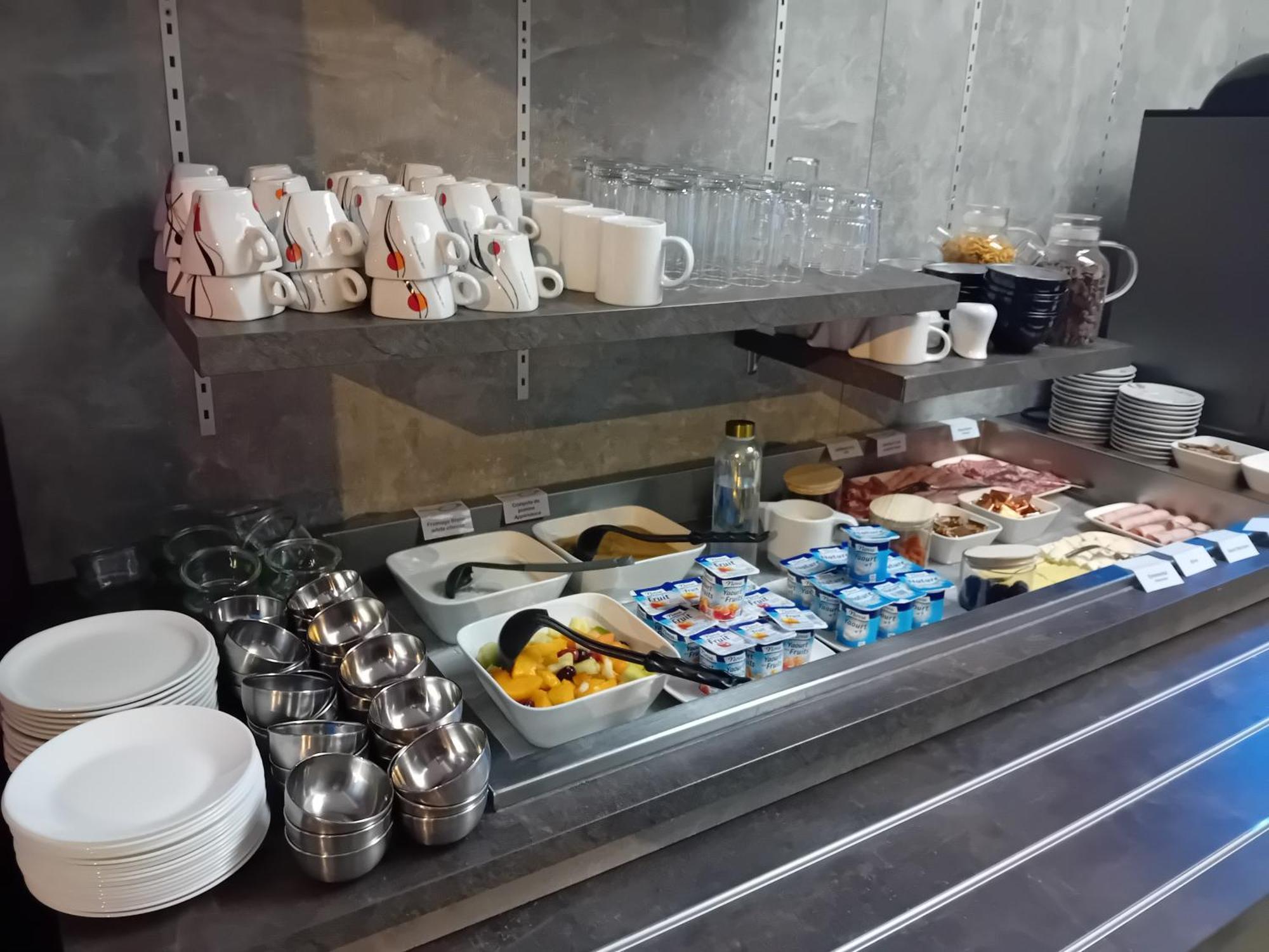 Brit Hotel Confort Nevers Centre Gare Экстерьер фото